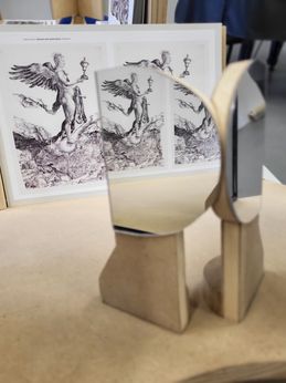 Himmel und Horizont Ausstellungsstück Gerät mit zwei Spiegeln, über welche man alte Grafiken in 3D sehen kann.