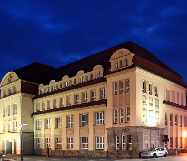 Museumgebäude im Abendlicht