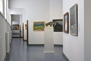 Blick in den Raum im 2. Obergeschoss mit Gemälden der Dresdener und regionalen Malschule.