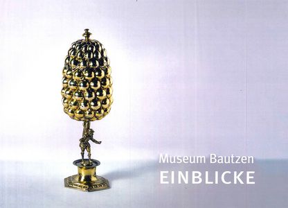 goldenen Statur auf weißen Untergrund