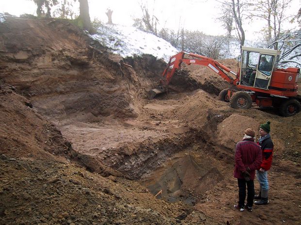 Anlage des Baggerschnittes mit Blick auf die Schichten, Foto: Dr. Stefan Ertmer